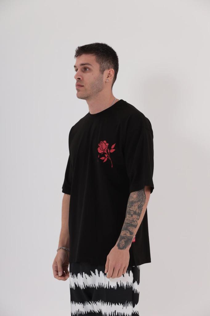 Μαύρη κοντομάνικη μπλούζα με τύπωμα-Love (OVERSIZED)-004