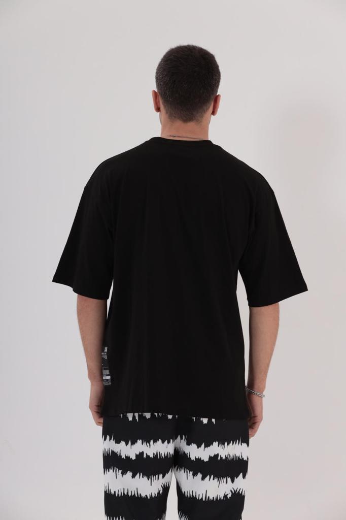 Μαύρη κοντομάνικη μπλούζα με τύπωμα-Free Love(OVERSIZED)-017(3)