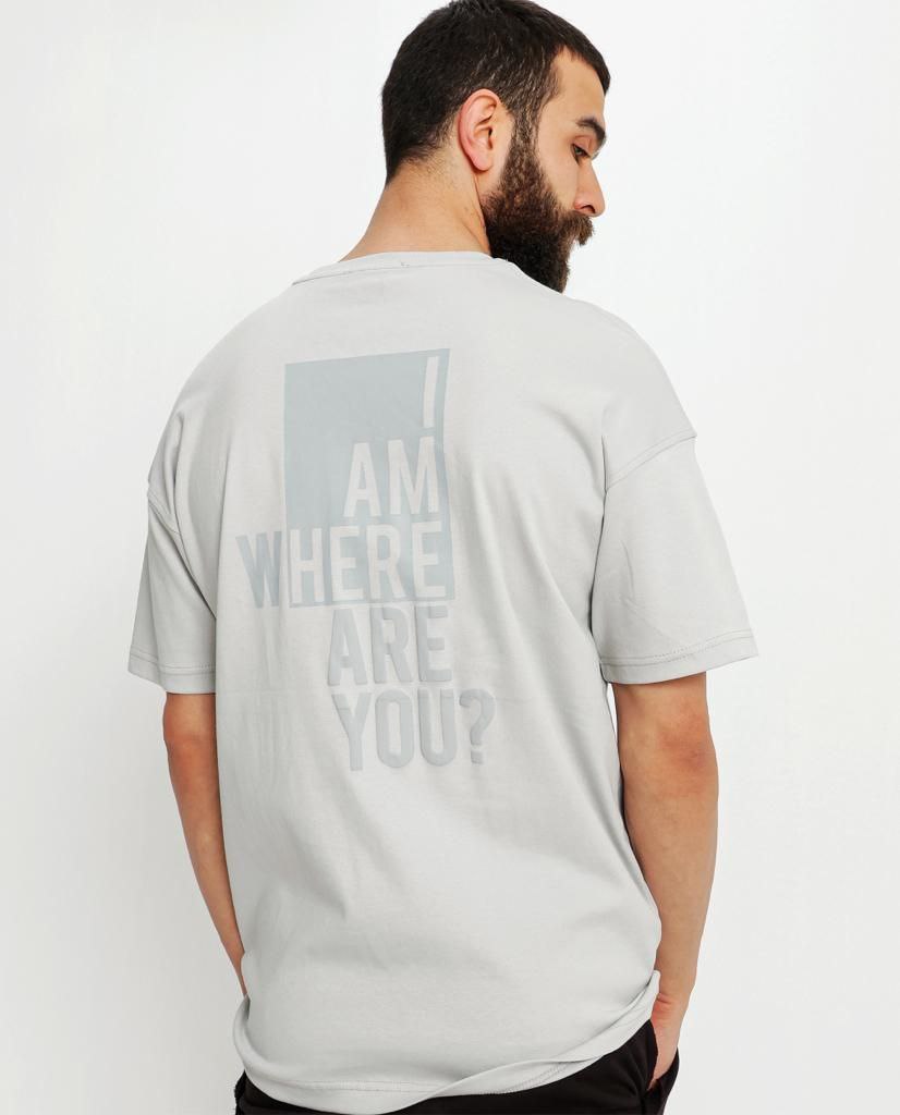 Γκρι κοντομάνικη μπλούζα με τύπωμα-I am where are you(OVERSIZED)-eksi-23-Y005