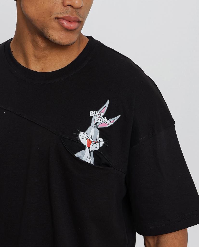 Μαύρη κοντομάνικη μπλούζα με τύπωμα-Bugs Bunny(OVERSIZED)-eksi-23-Y171 (4)