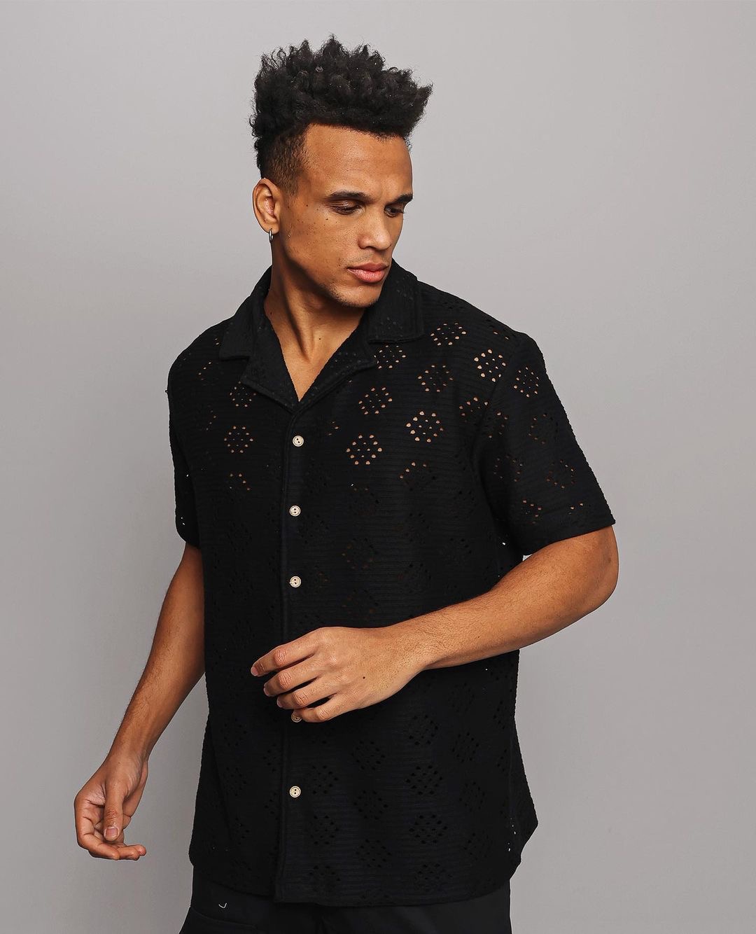 Μαύρο κοντομάνικο πουκάμισο fashion με σχέδιο-eksi-23-Y175 (4)